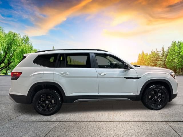 New 2026 Volkswagen Atlas Peak Edition image 3