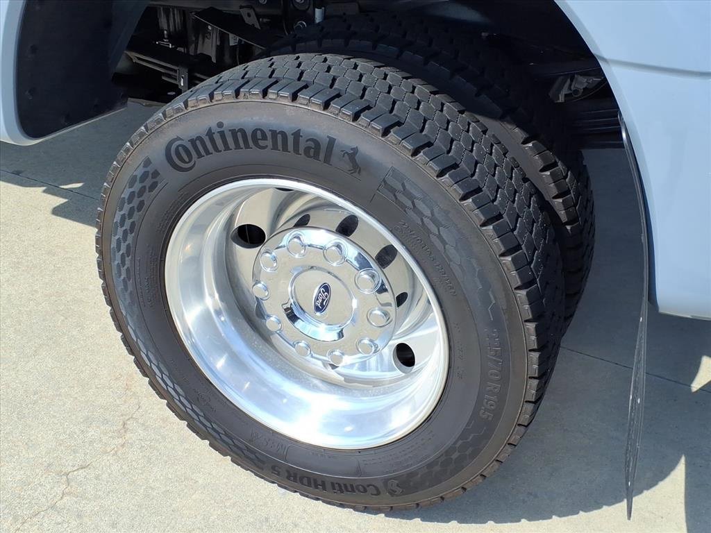 Used 2025 Ford F450 Platinum w/ FX4 Off-Road Package image 15