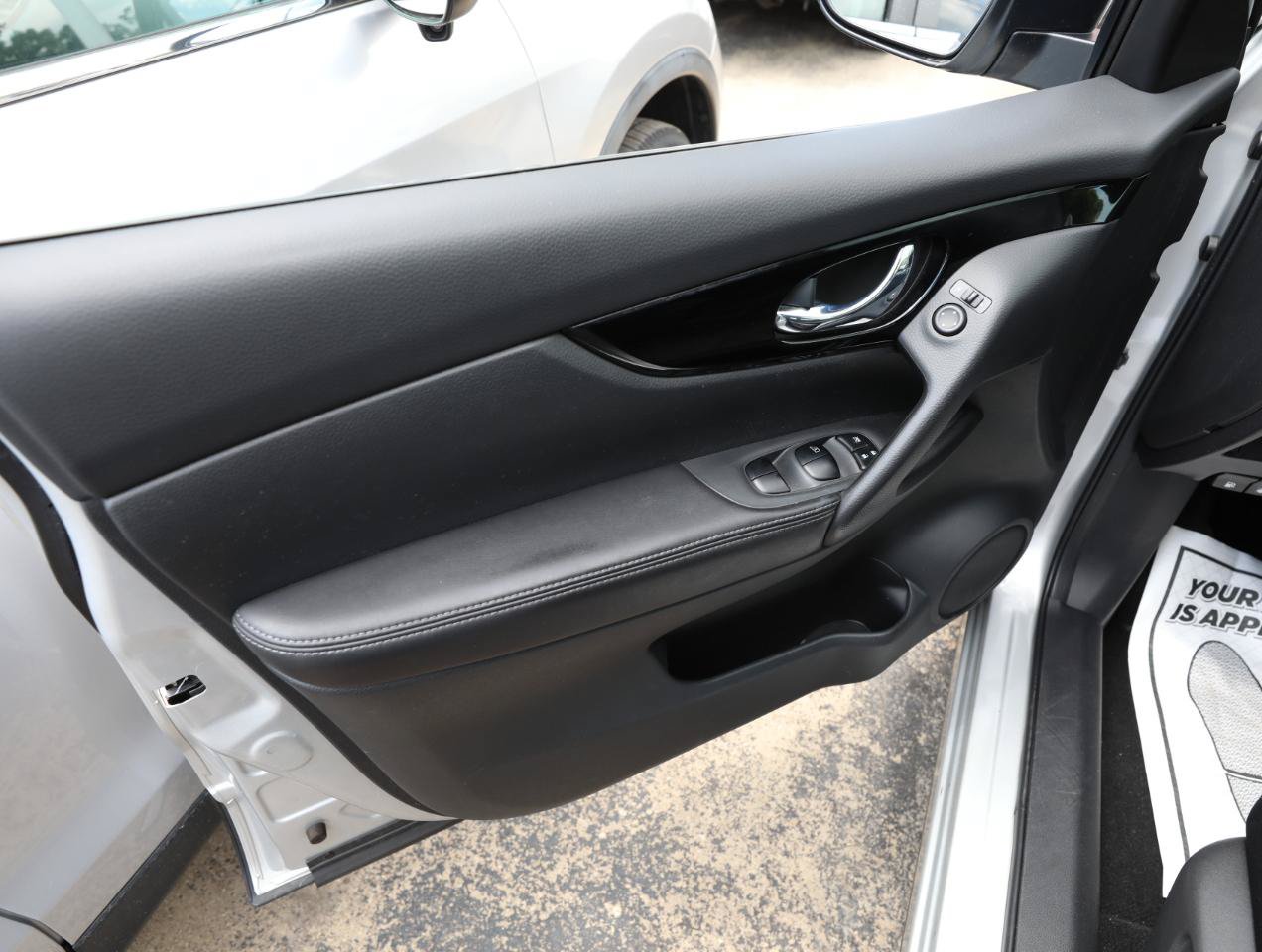 Used 2017 Nissan Rogue Sport SV AWD/4WD image 16