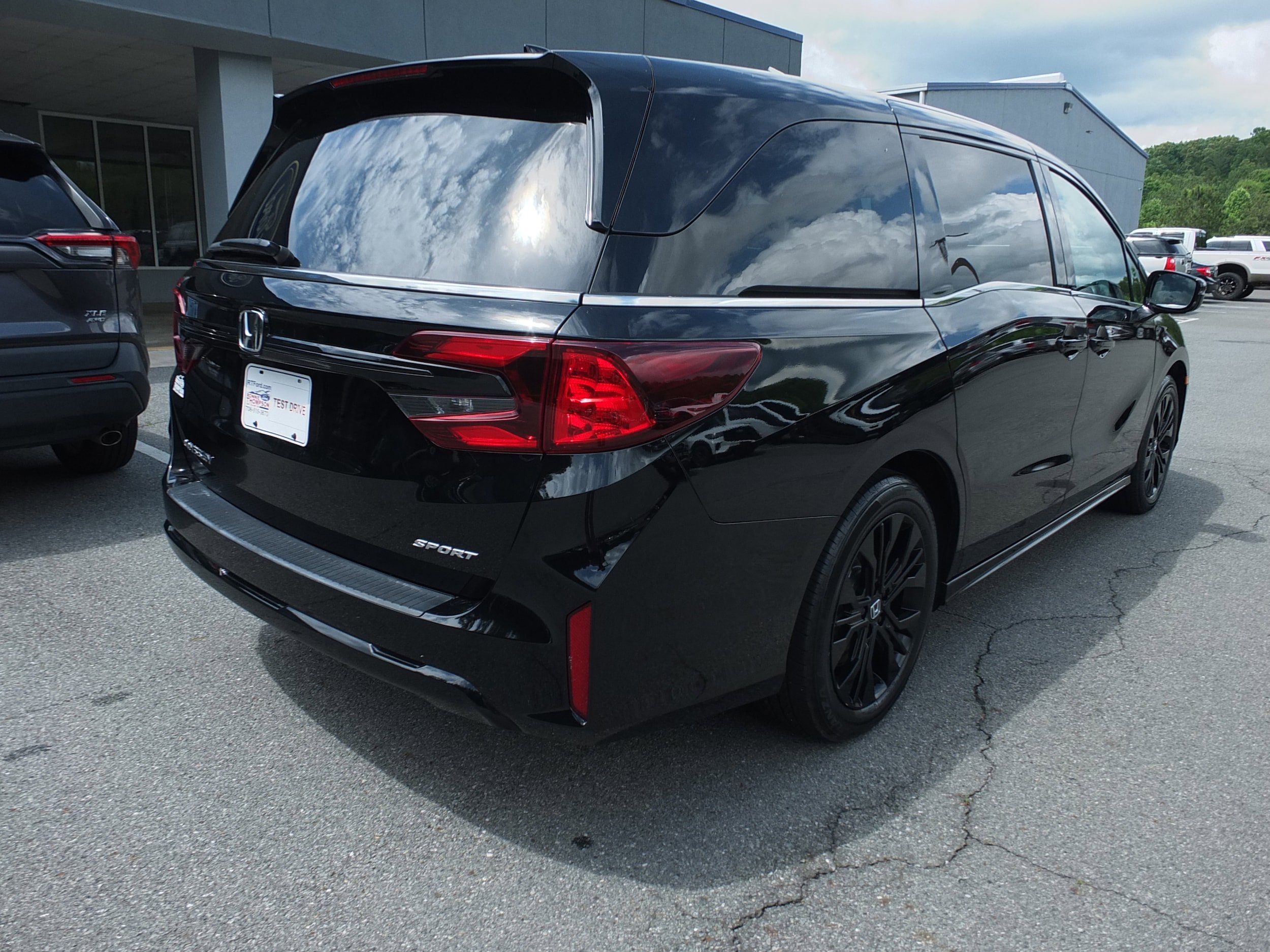 Used 2025 Honda Odyssey Sport-L image 3