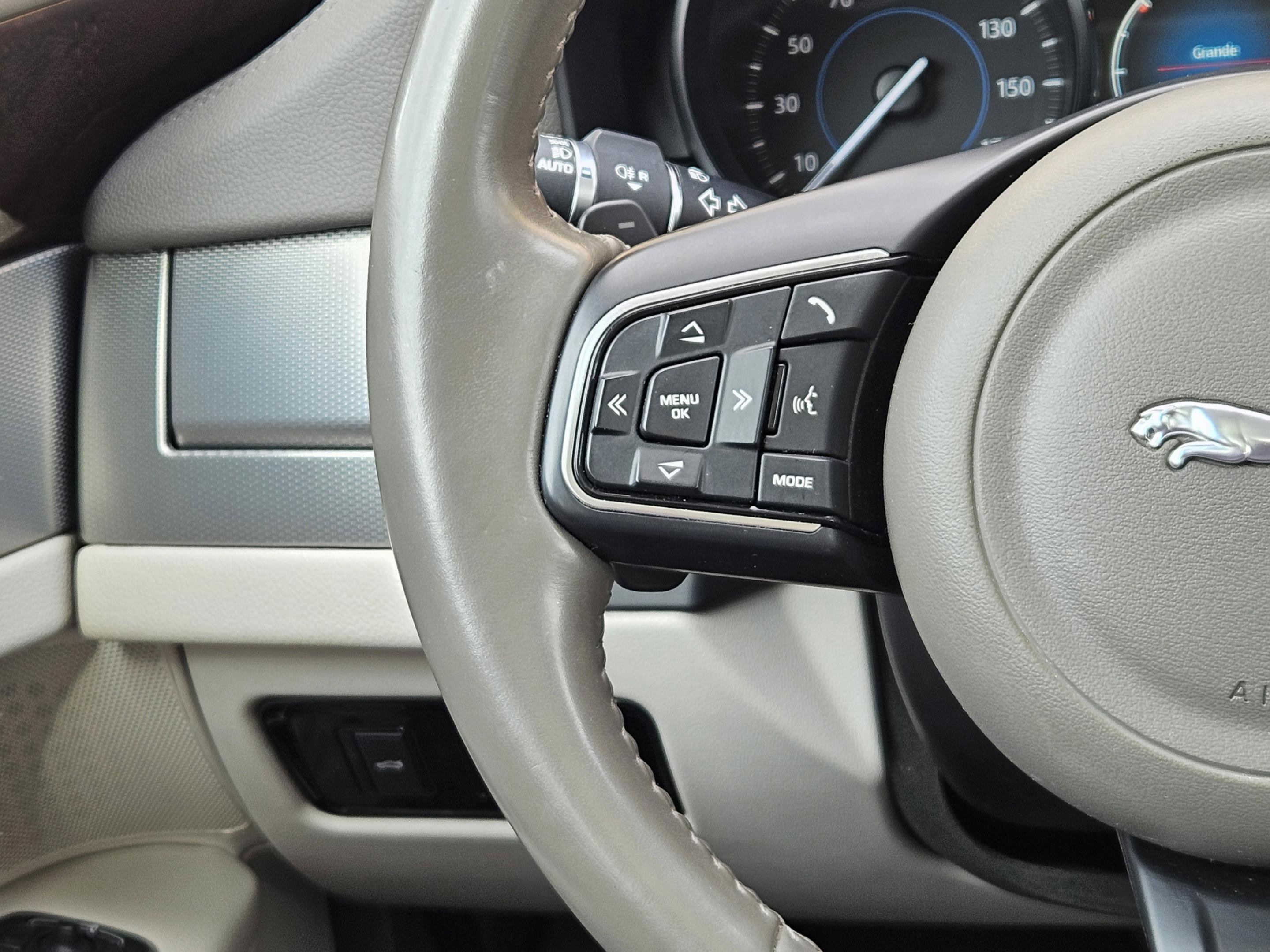 Used 2017 Jaguar XF Prestige image 29