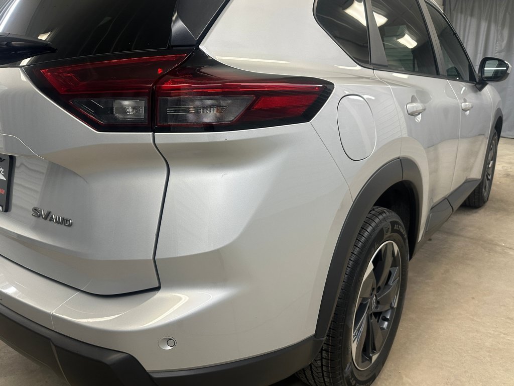 Used 2024 Nissan Rogue SV AWD/4WD image 25