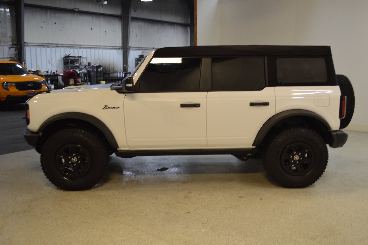 Used 2023 Ford Bronco Wildtrak image 6