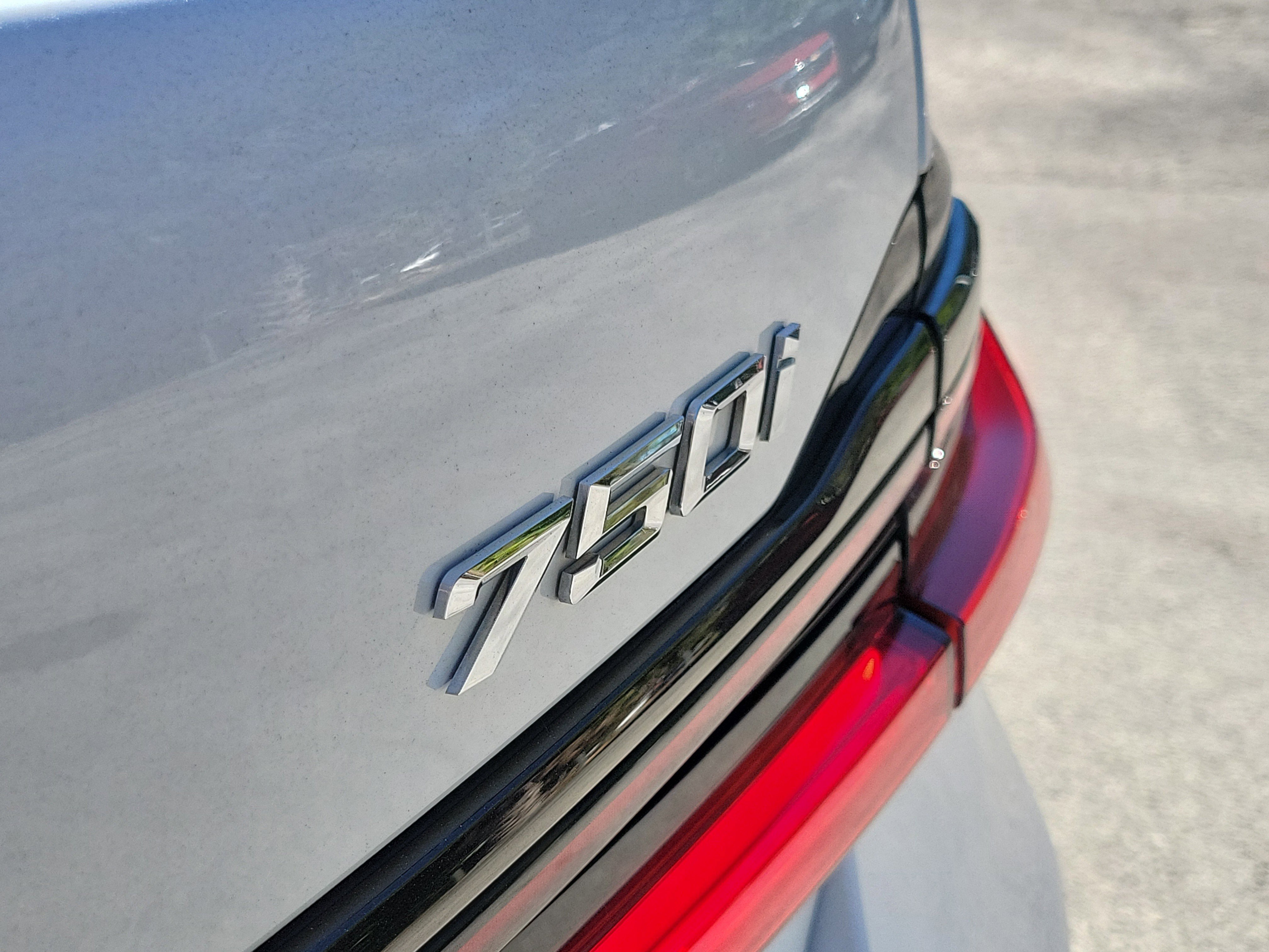 Used 2021 BMW 750i xDrive w/ M Sport Package image 12