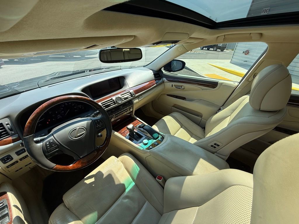 Used 2016 Lexus LS 460 w/ Comfort Package image 16