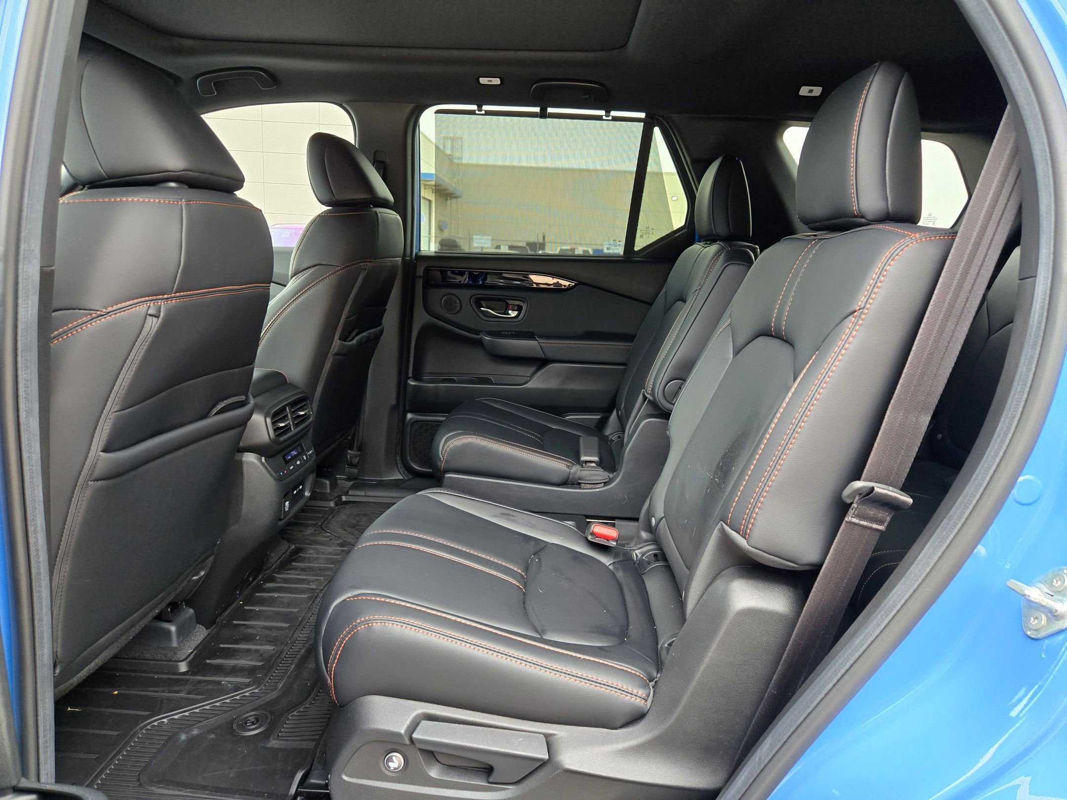 Used 2025 Honda Pilot TrailSport image 14