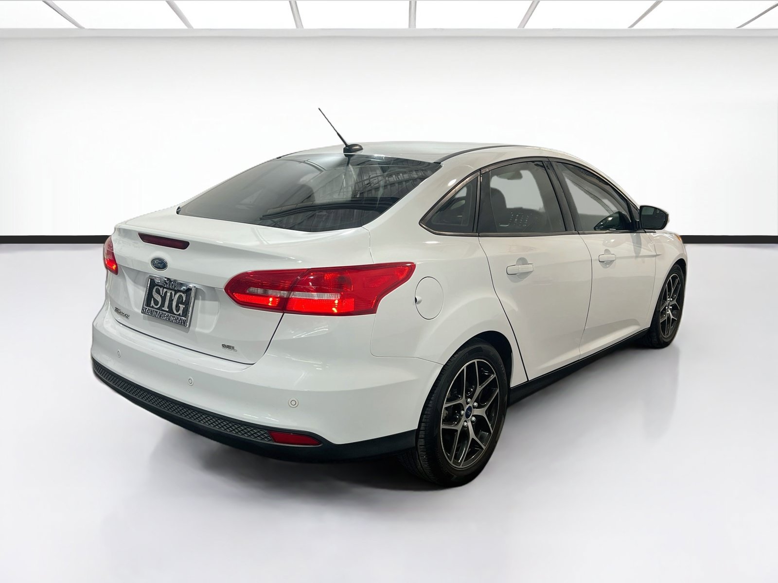 Used 2017 Ford Focus SEL FWD image 4