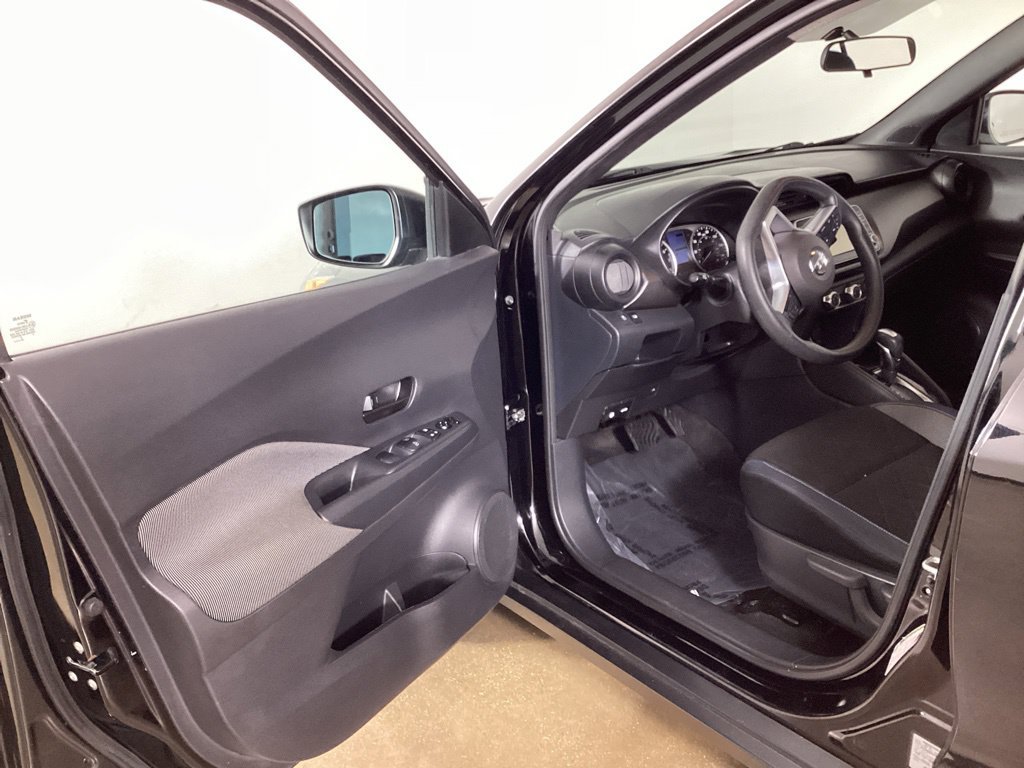 Used 2018 Nissan Kicks S FWD image 9