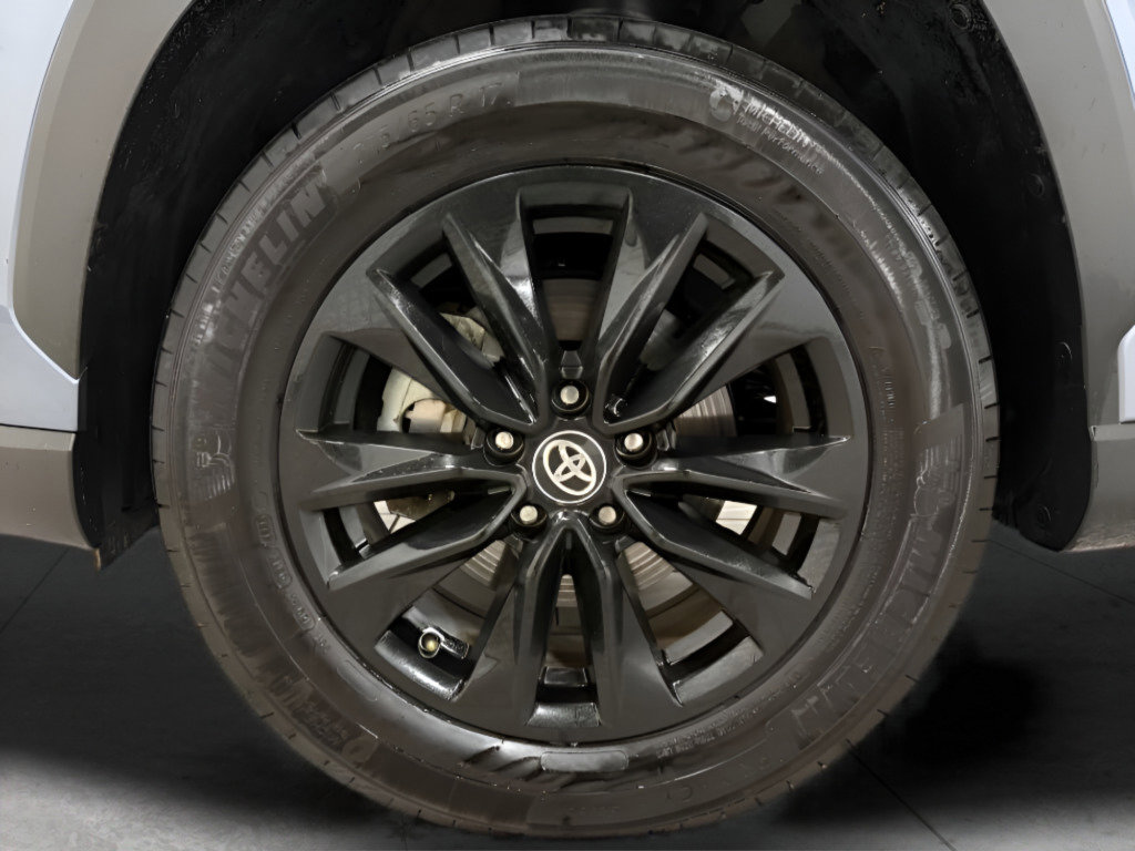 Used 2024 Toyota Corolla Cross LE image 18