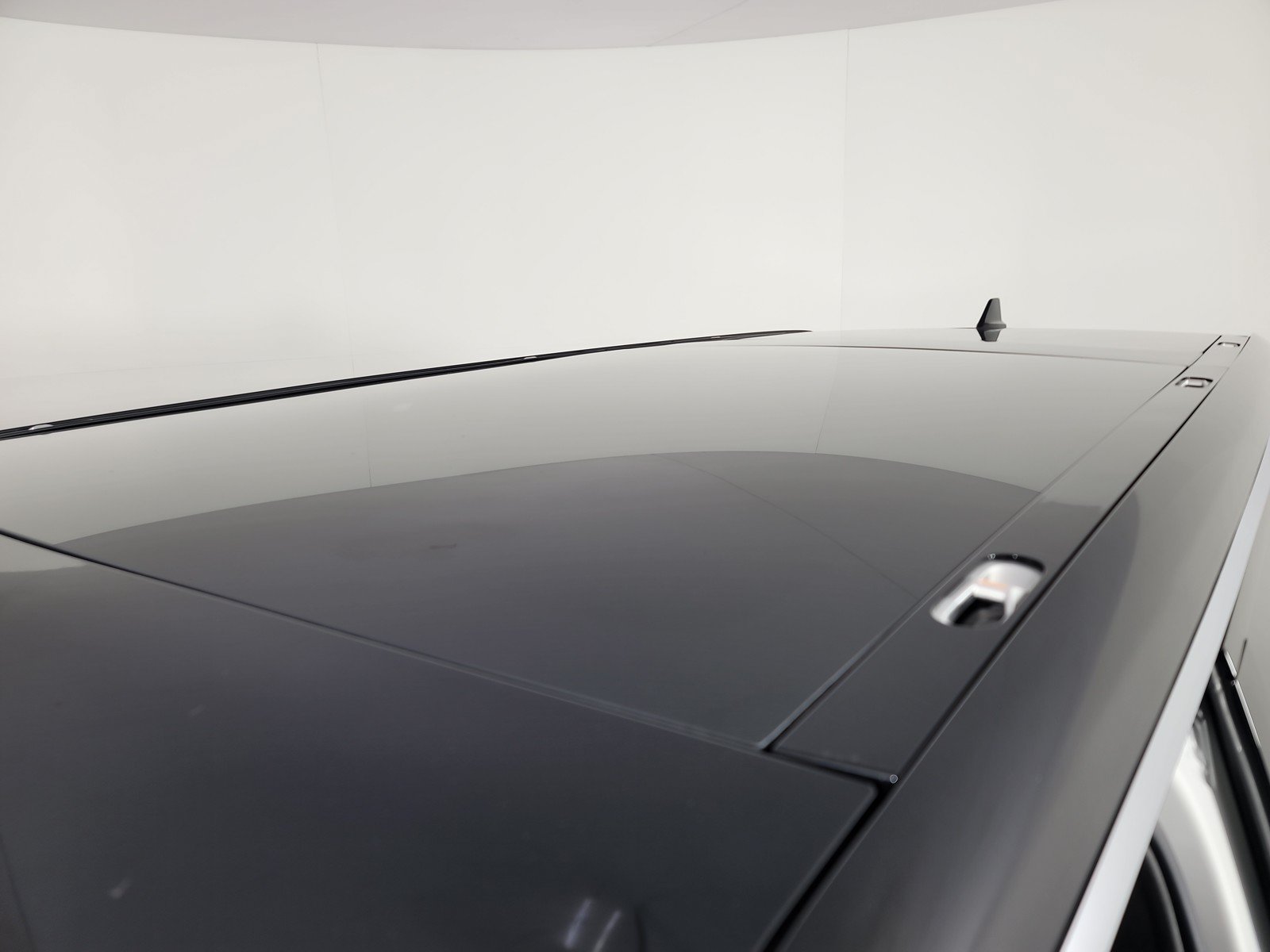 Used 2024 Rivian R1S Adventure AWD/4WD image 13