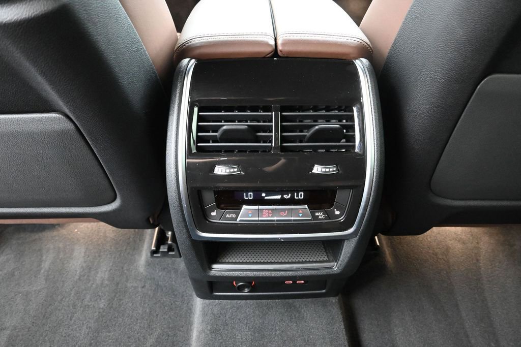 Used 2023 BMW X7 M60i w/ Executive Package AWD/4WD image 18