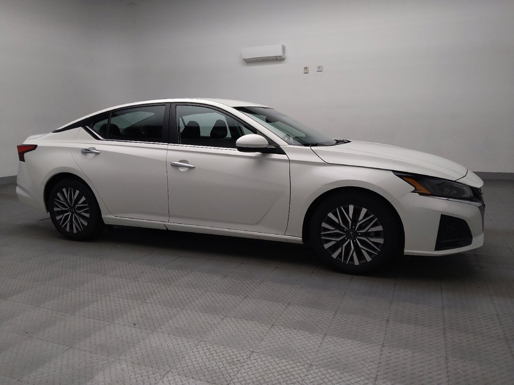 Used 2023 Nissan Altima 2.5 SV image 11