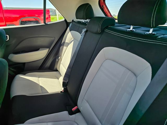 Used 2025 Hyundai Venue SEL FWD image 25