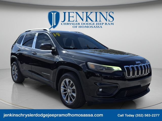 Used 2019 Jeep Cherokee Latitude Plus w/ Comfort/Convenience Group FWD image 11