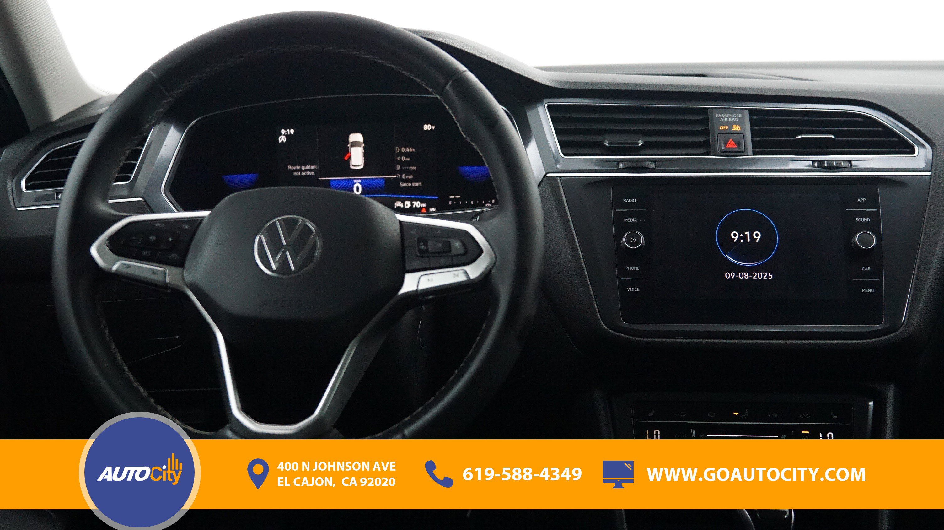 Used 2023 Volkswagen Tiguan SE w/ Panoramic Sunroof Package image 5