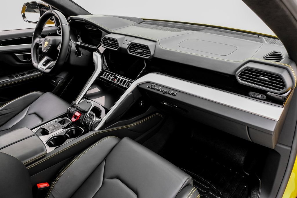 Used 2022 Lamborghini Urus AWD/4WD image 11