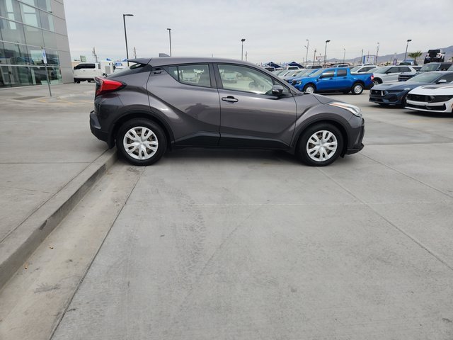 Used 2021 Toyota C-HR XLE image 4