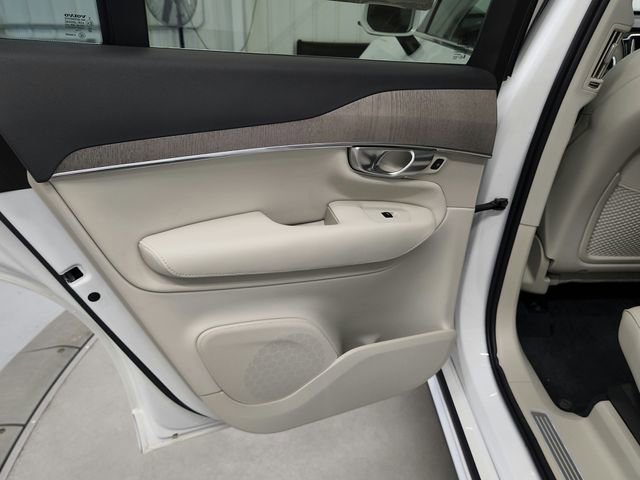 Used 2024 Volvo XC90 B6 Plus image 34