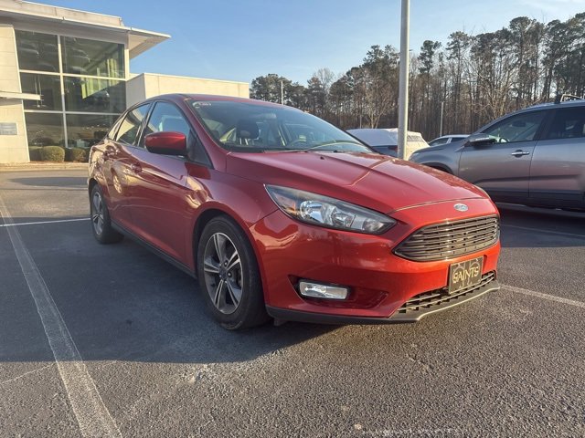 Used 2018 Ford Focus SE w/ SE Appearance Package image 2