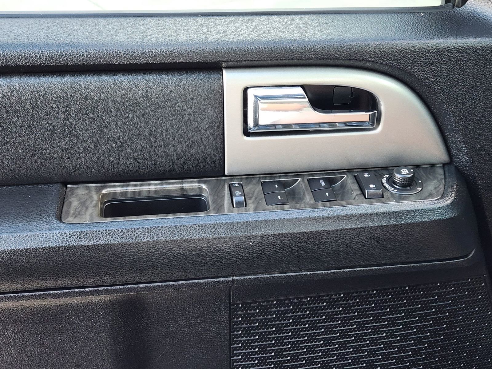 Used 2016 Ford Expedition Limited w/ Equipment Group 301A image 25