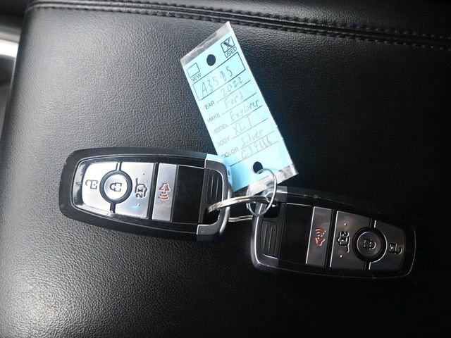 Used 2022 Ford Explorer XLT image 18