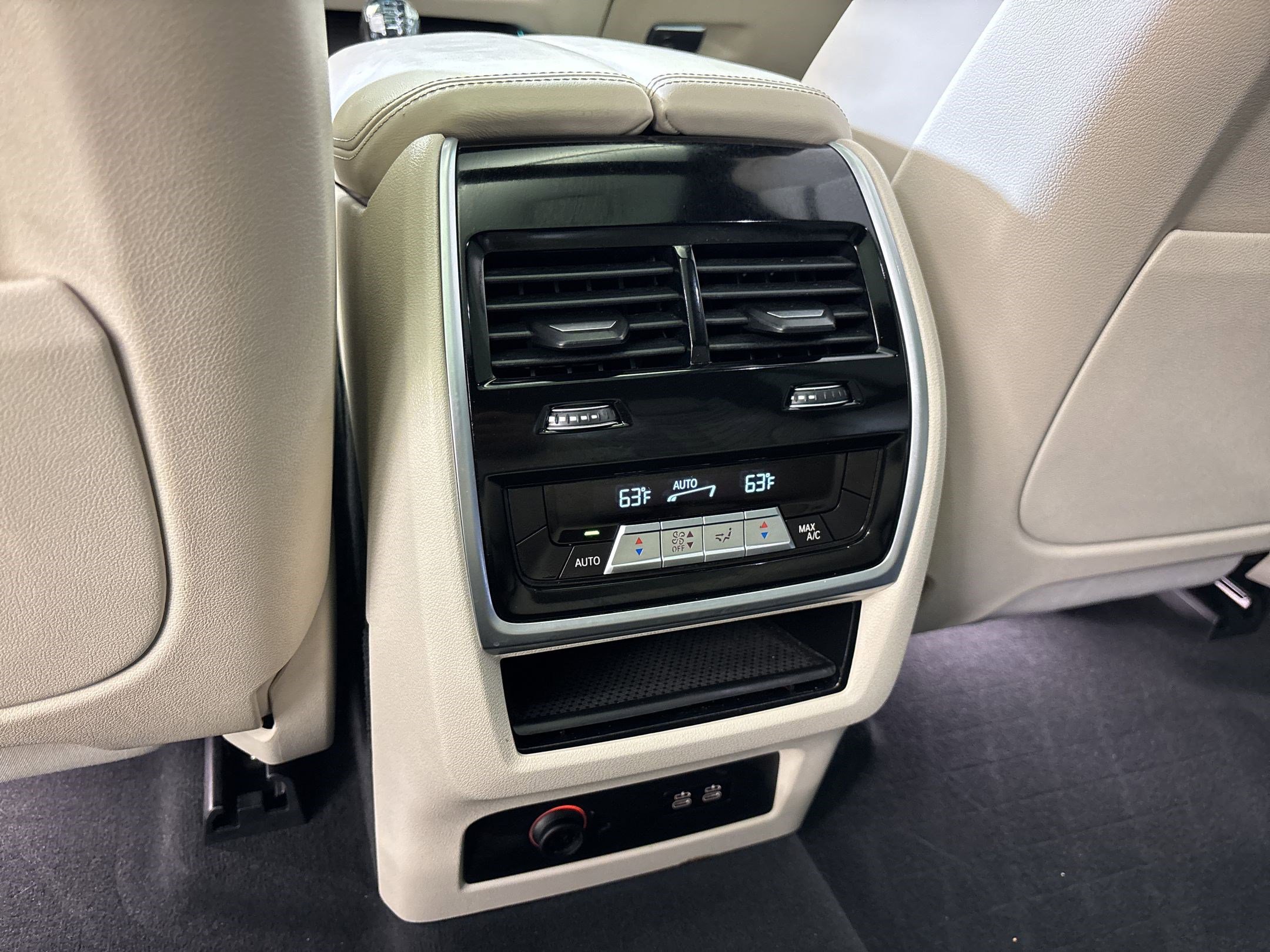 Used 2021 BMW X7 M50i w/ Dynamic Handling Package AWD/4WD image 30