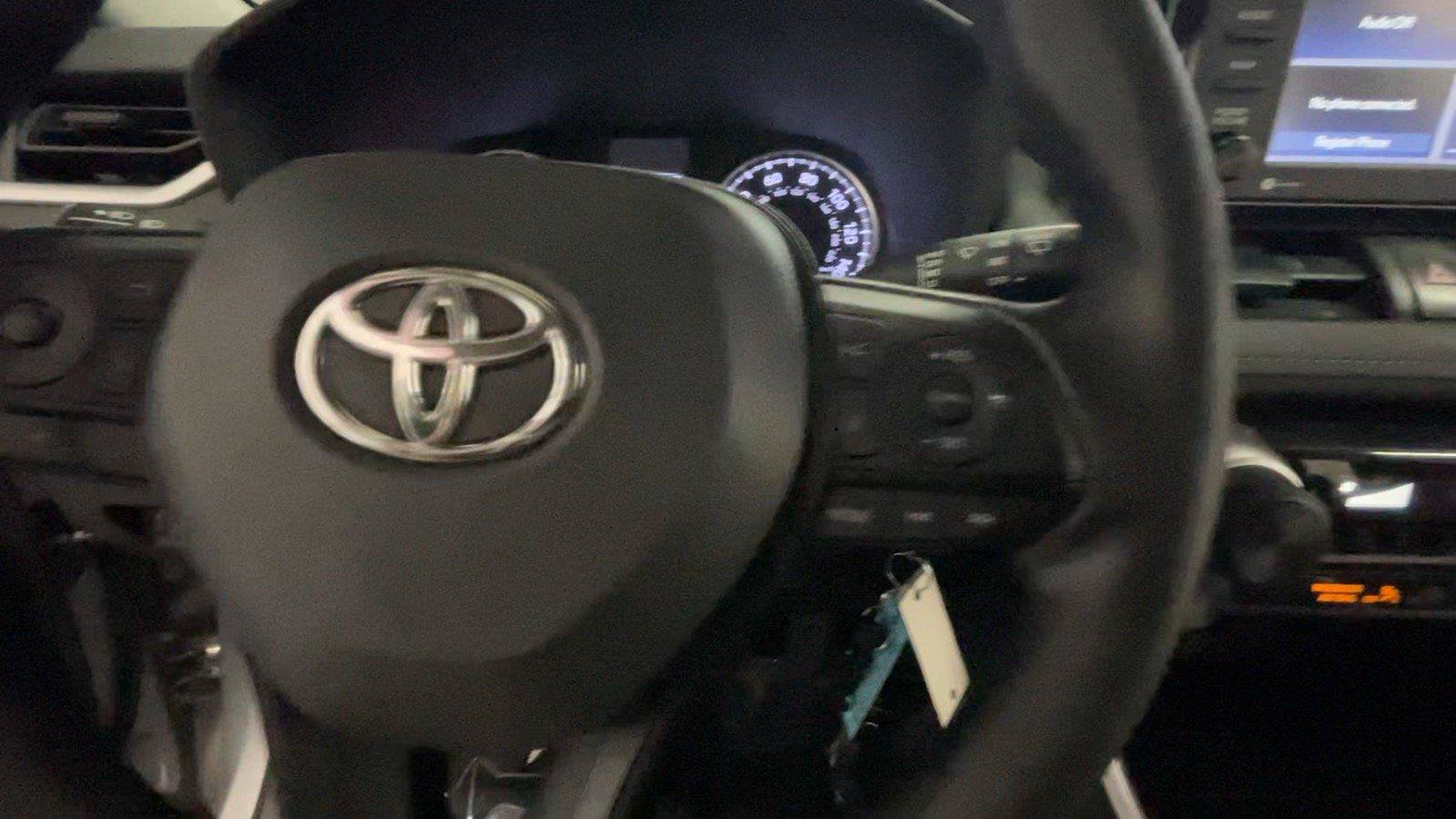 Used 2022 Toyota RAV4 LE AWD/4WD image 37