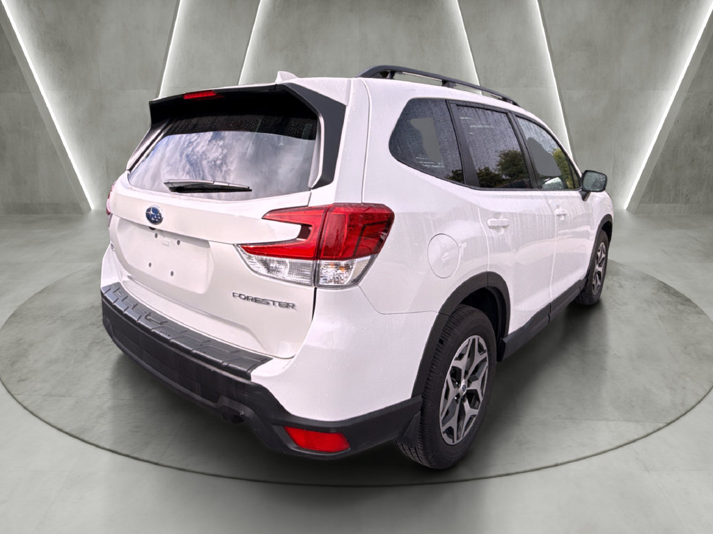 Used 2023 Subaru Forester Premium AWD/4WD image 3