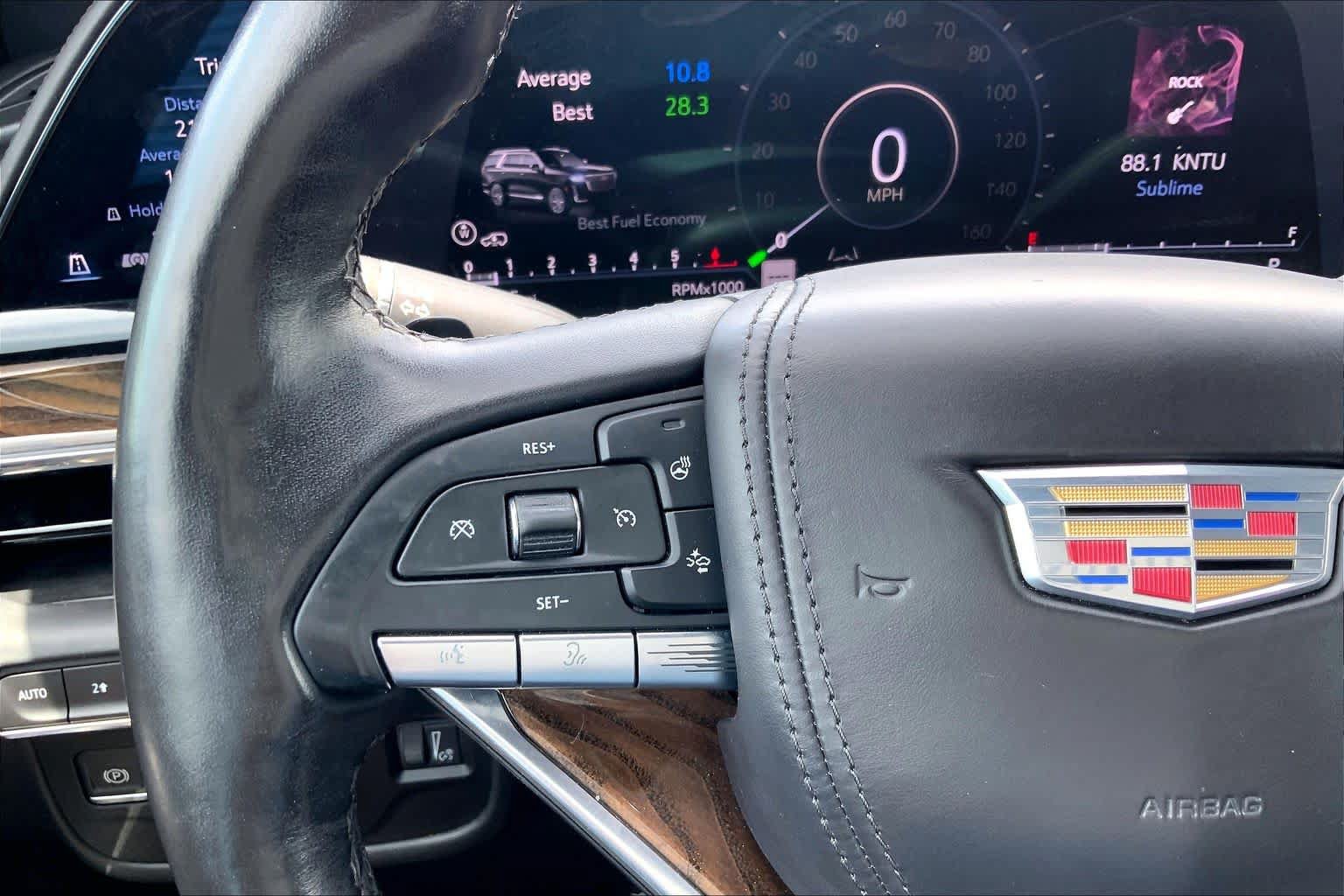 Used 2022 Cadillac Escalade Premium Luxury Platinum w/ Heavy-Duty Trailer Package AWD/4WD image 24