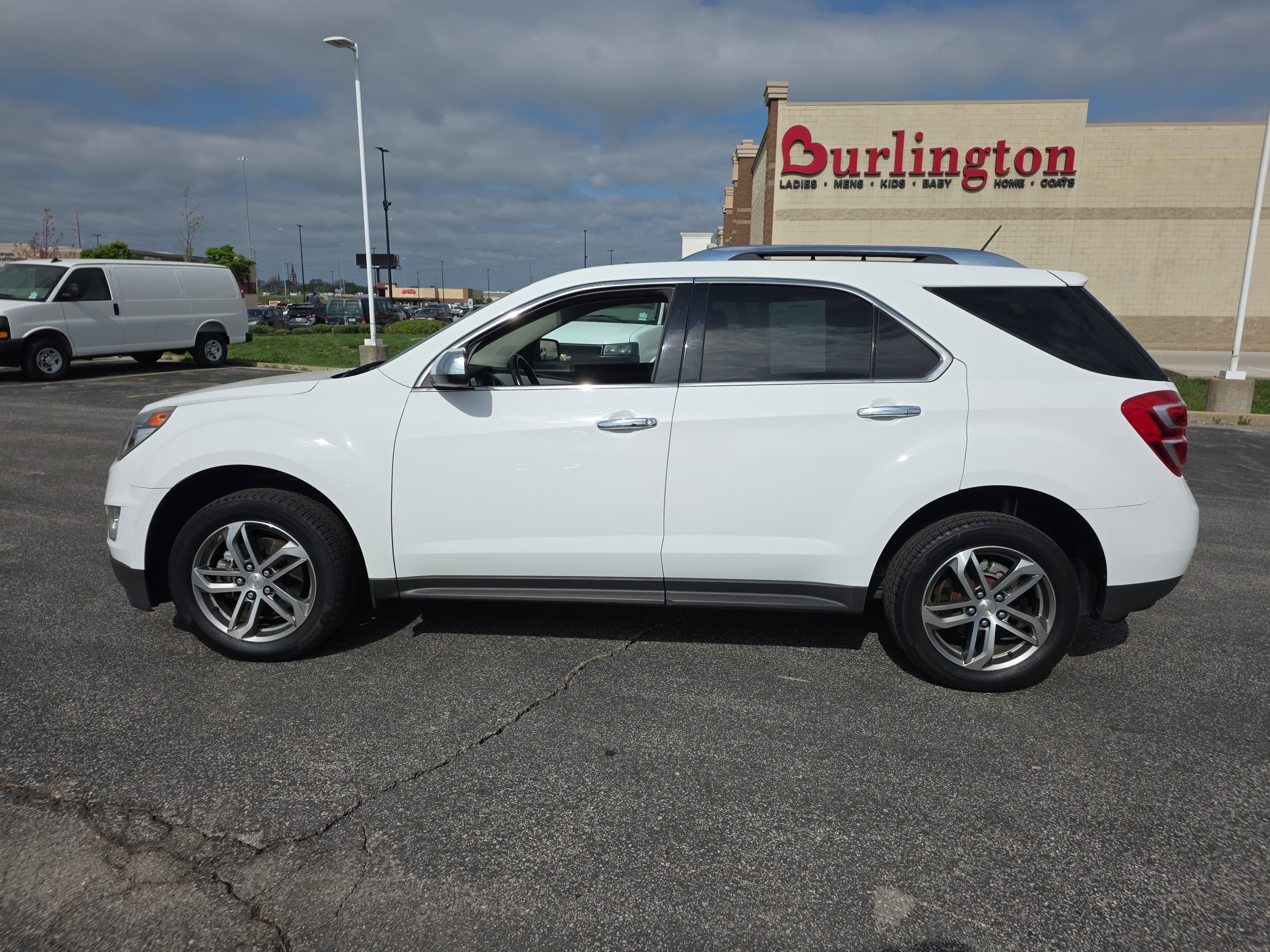 Used 2017 Chevrolet Equinox Premier w/ Enhanced Convenience Package image 6