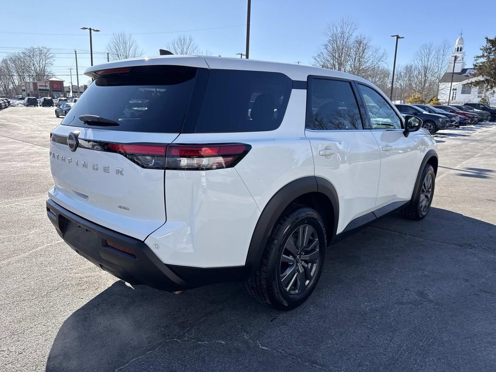 Used 2024 Nissan Pathfinder S image 7