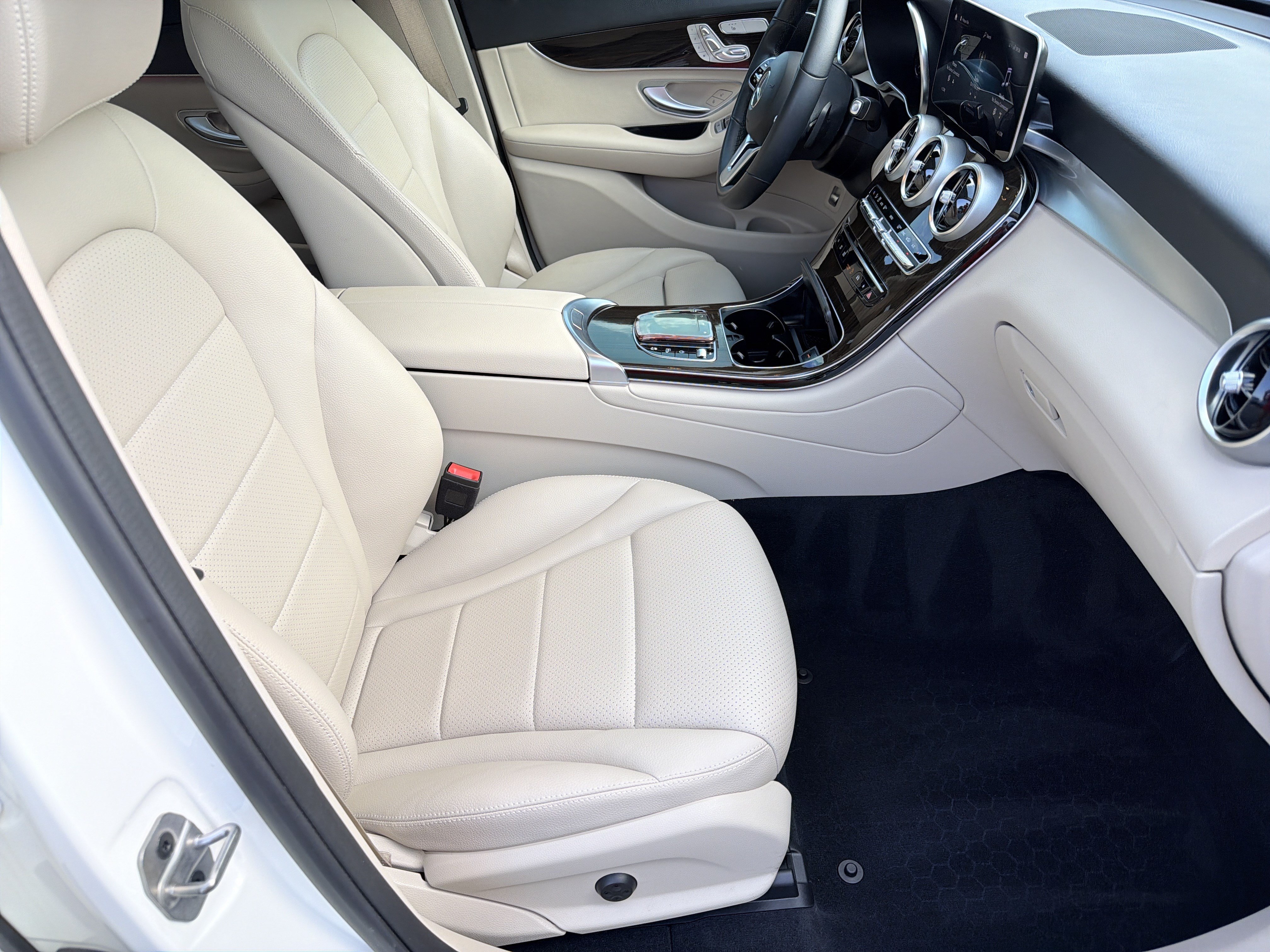 Used 2022 Mercedes-Benz GLC 300 image 13