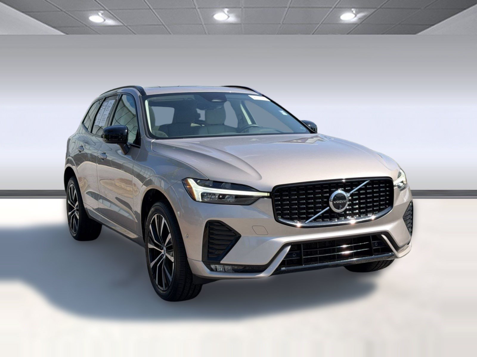 Used 2024 Volvo XC60 B5 Plus AWD/4WD image 7
