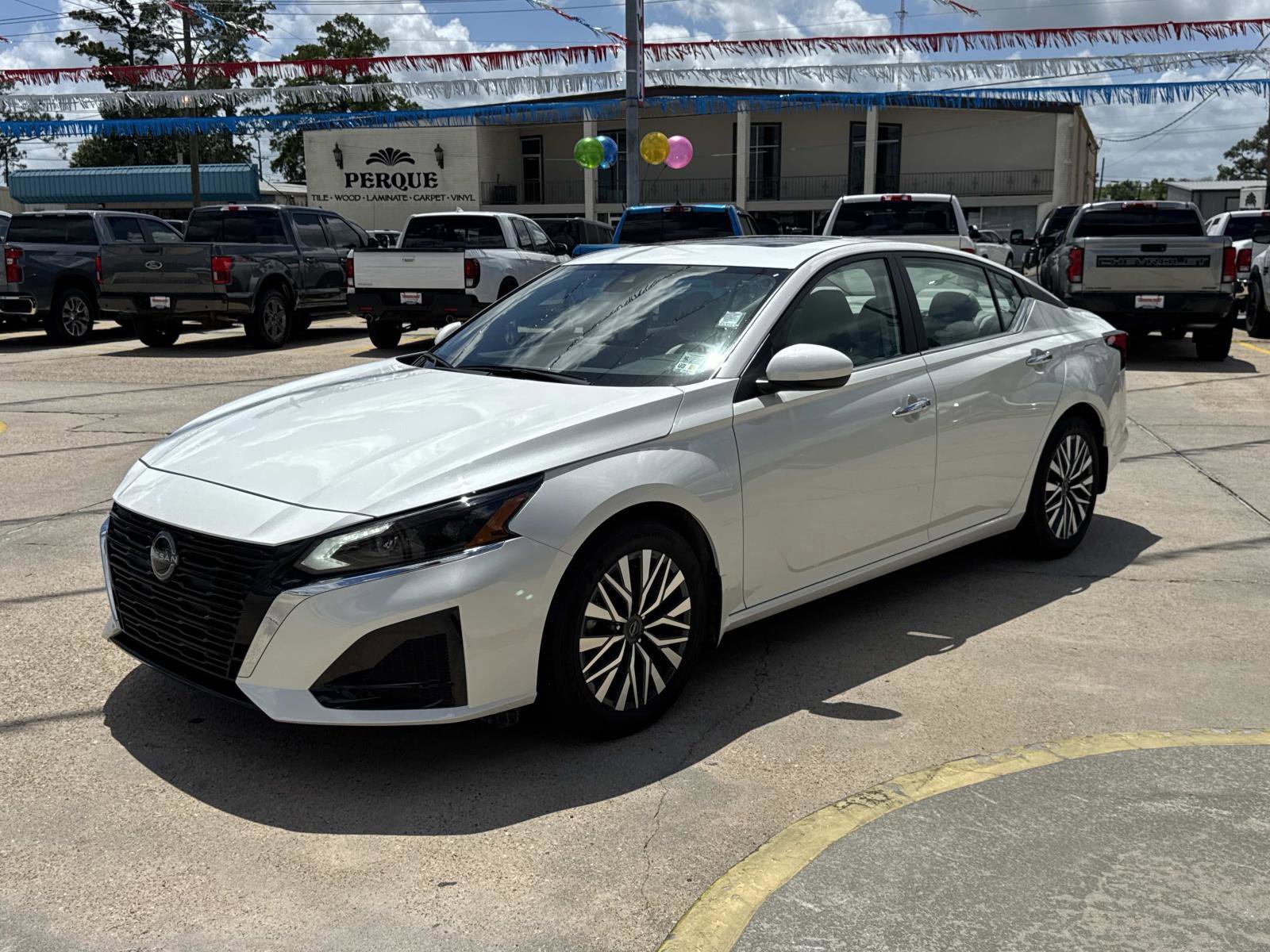 Used 2024 Nissan Altima 2.5 SV w/ SV Premium Package image 3