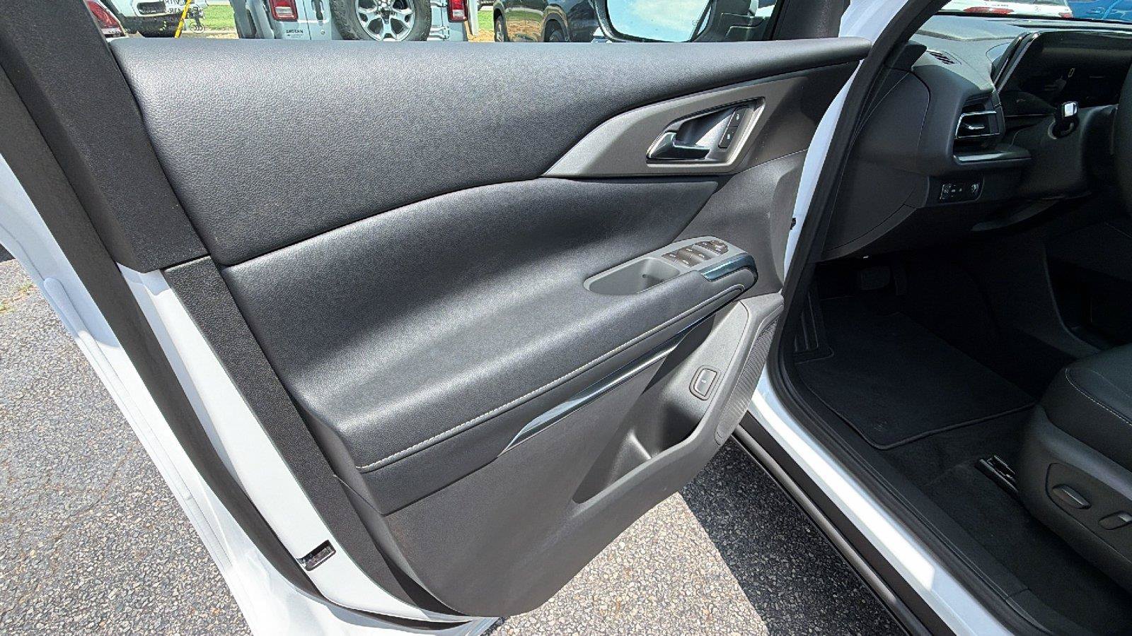 New 2026 Chevrolet Traverse LT w/ Driver Confidence Package FWD image 14
