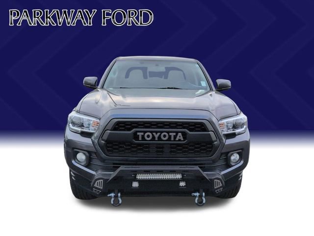 Used 2017 Toyota Tacoma SR5 w/ Tow Package image 8