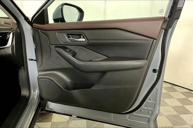 Used 2023 Nissan Rogue SL w/ SL Premium Package image 24