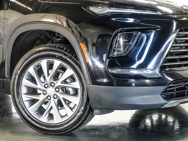 Used 2025 Buick Enclave Preferred AWD/4WD image 4