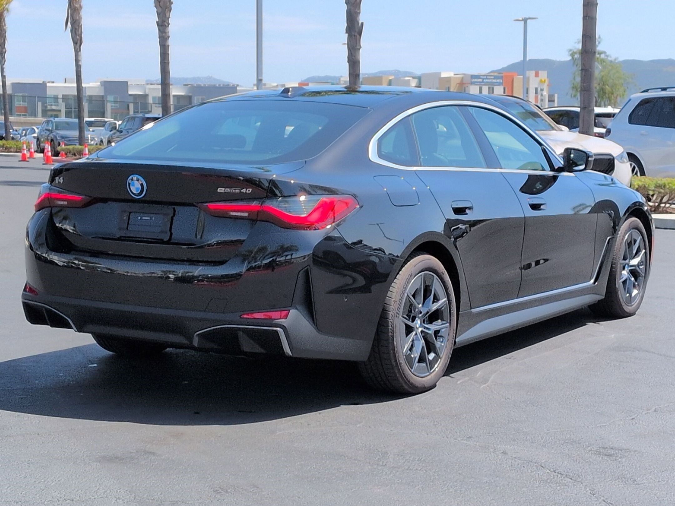 Used 2025 BMW i4 eDrive40 w/ Parking Assistance Package RWD image 10