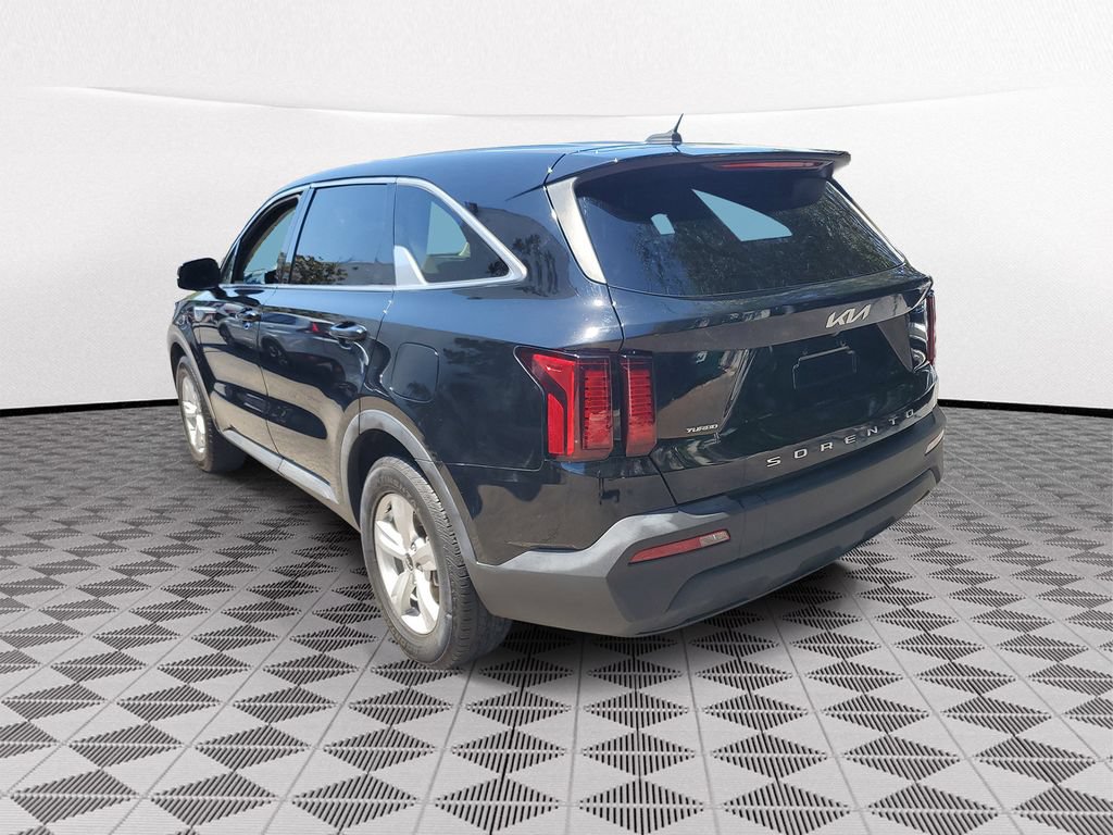 Used 2022 Kia Sorento LX FWD image 4