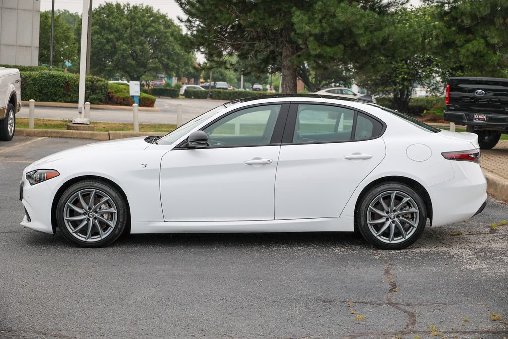 Used 2024 Alfa Romeo Giulia Ti AWD/4WD image 31
