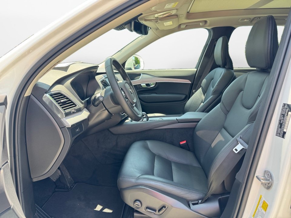 Certified 2025 Volvo XC90 B5 Core AWD/4WD image 9