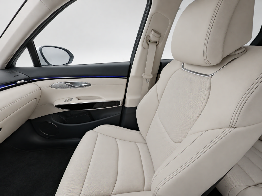 Certified 2026 Genesis GV70 2.5T AWD/4WD image 14