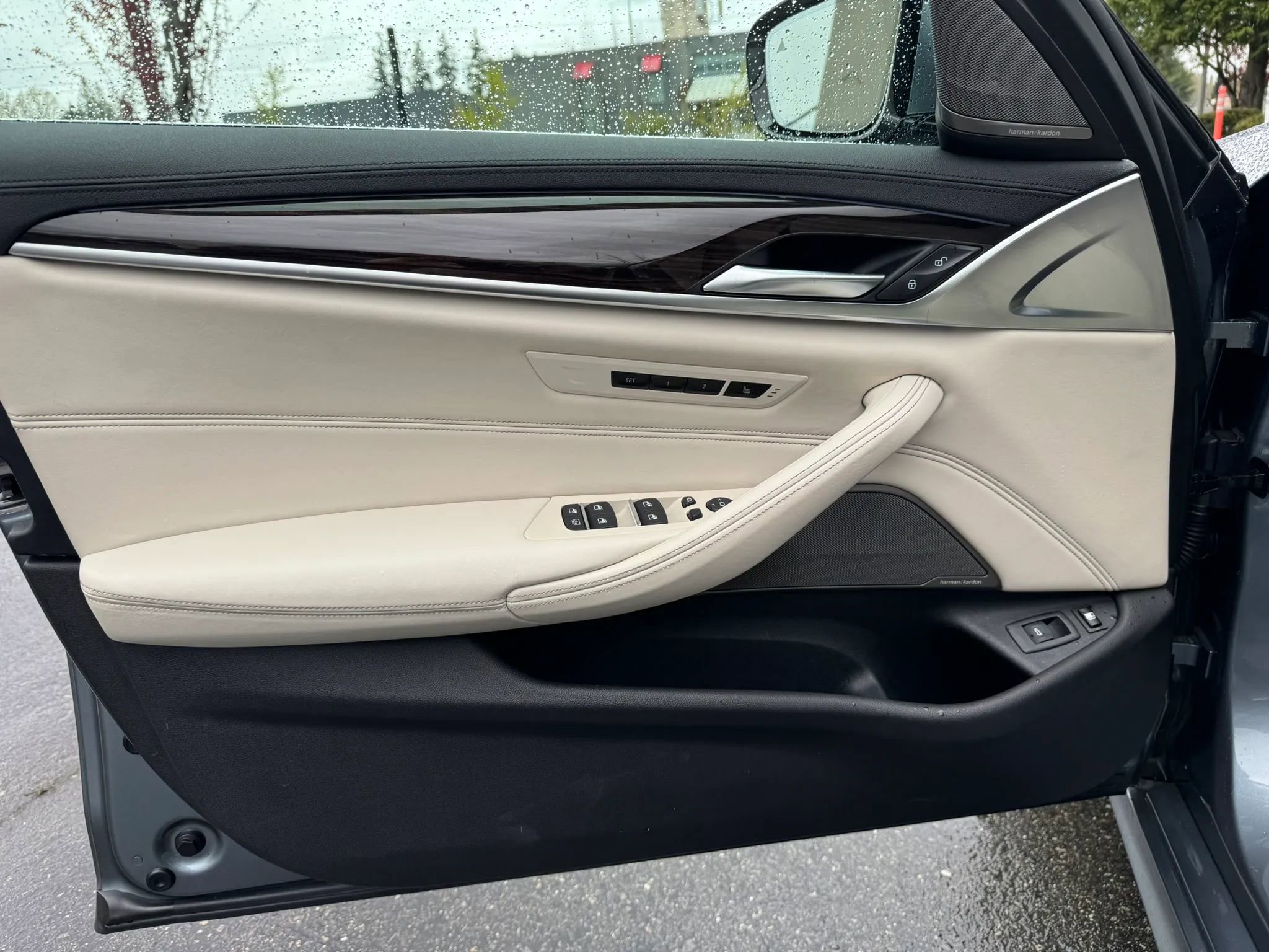 Used 2018 BMW 530e xDrive image 45