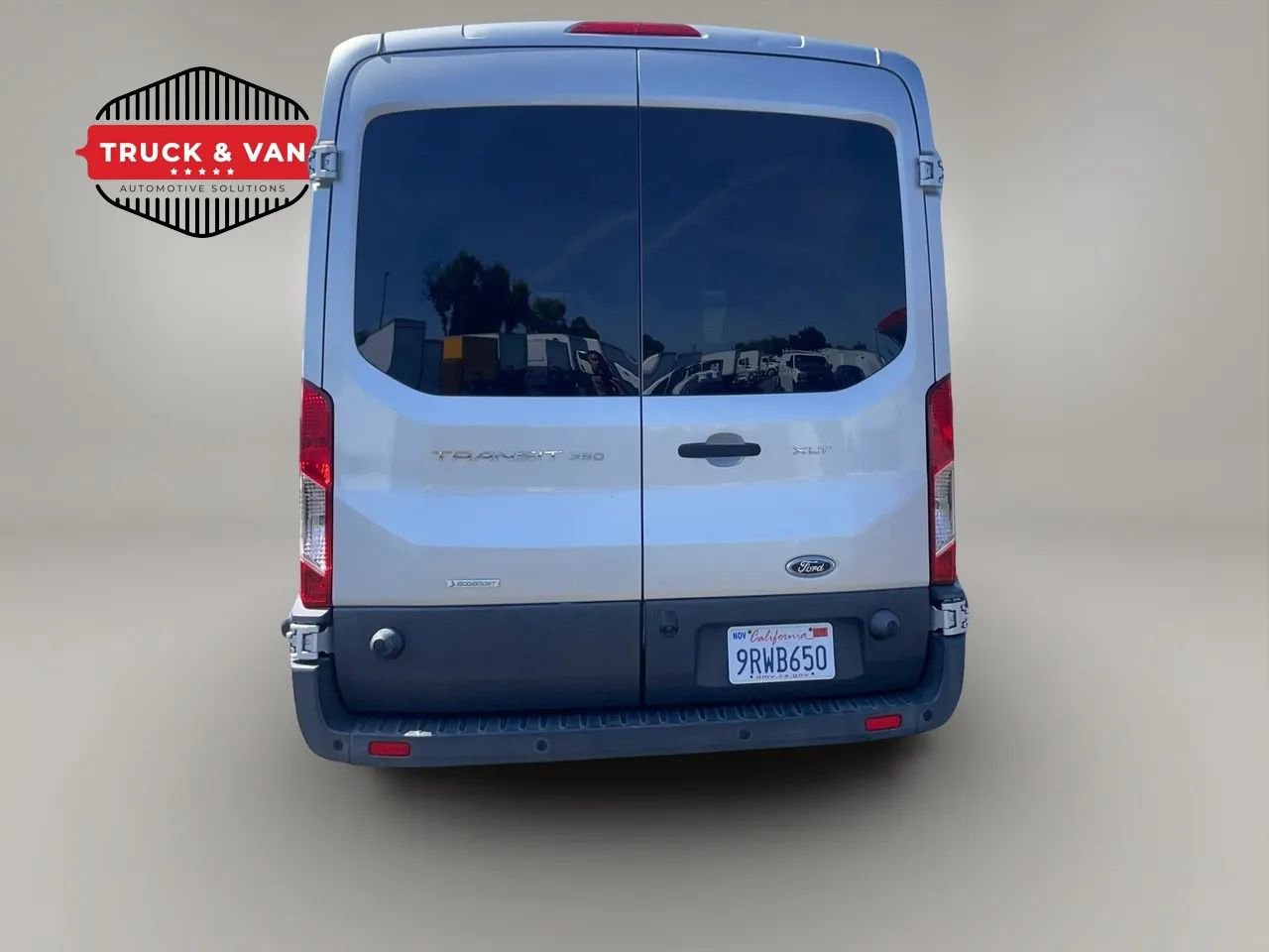 Used 2017 Ford Transit 350 XLT RWD image 5