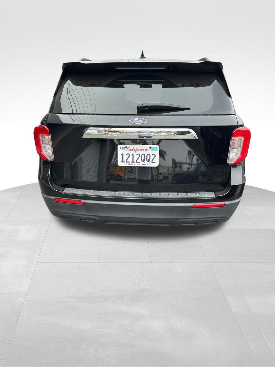 Used 2021 Ford Explorer XLT image 3