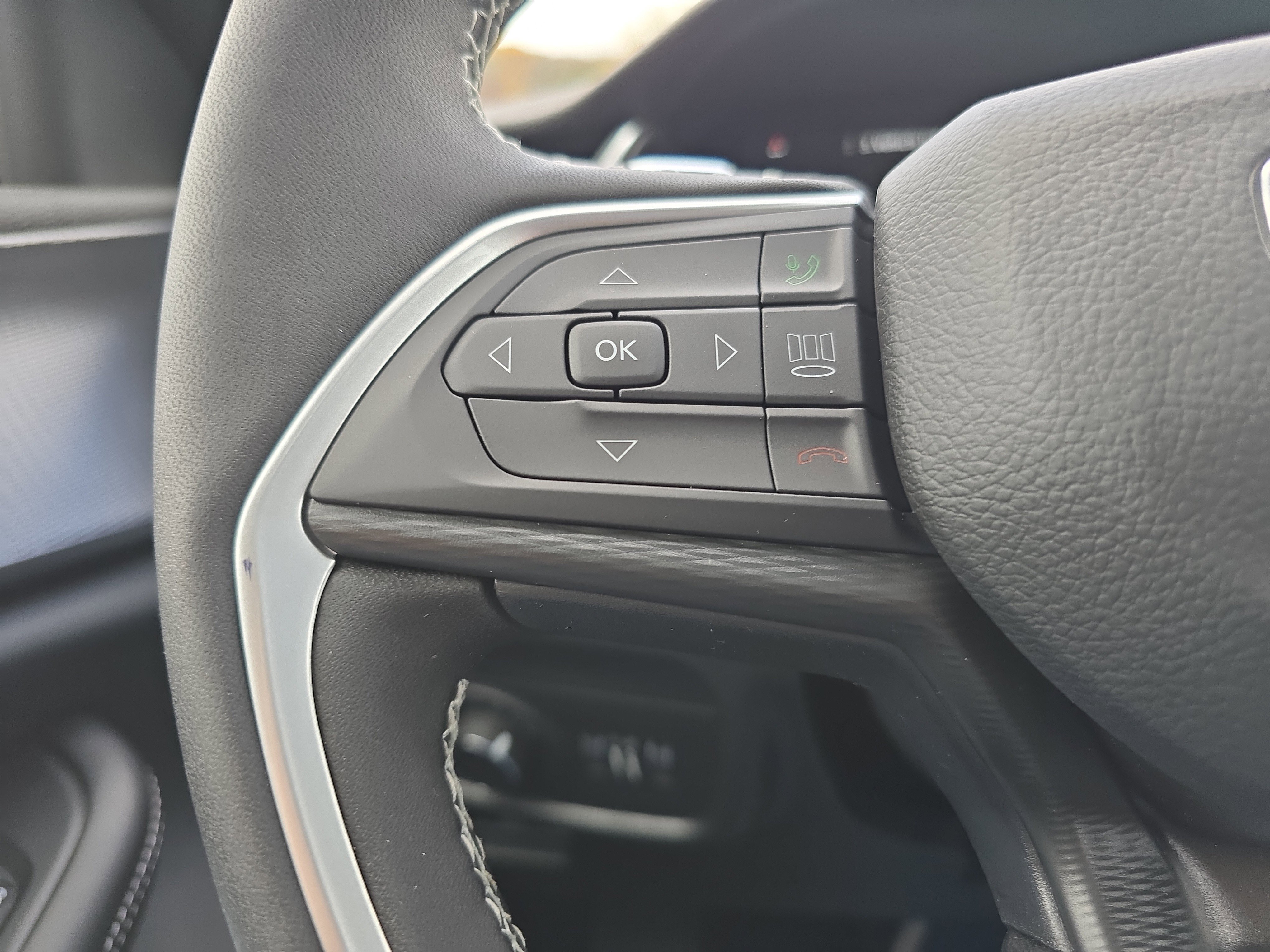 New 2025 Jeep Grand Cherokee Altitude image 21