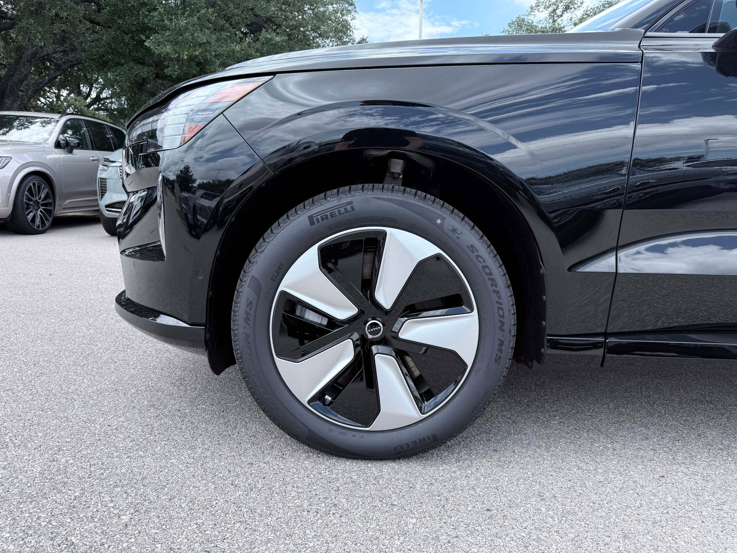 New 2026 Volvo EX90 Plus AWD/4WD image 9