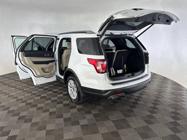 Used 2018 Ford Explorer XLT w/ Equipment Group 202A AWD/4WD image 16