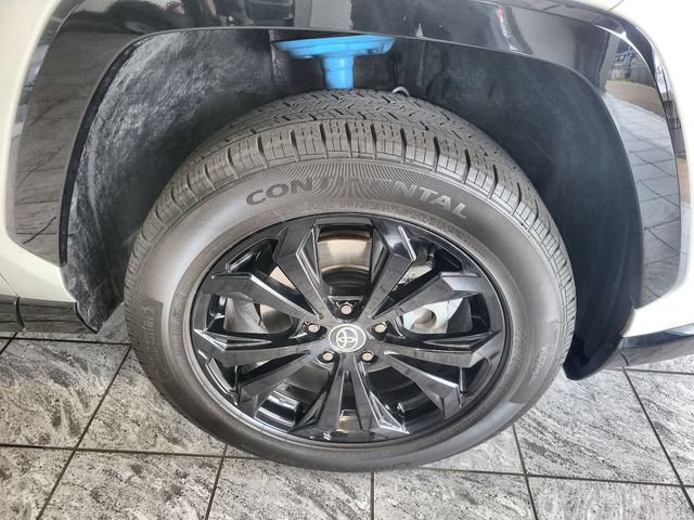 Used 2022 Toyota RAV4 XSE AWD/4WD image 10